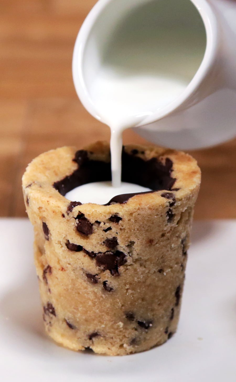 Here's how to make chocolate chip cookie shot glasses filled with milk